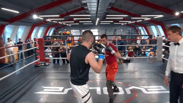 EVOLVE BOXING CUP 2020 / Ахназаров Владимир - Шукуров Алишер смотреть онлайн