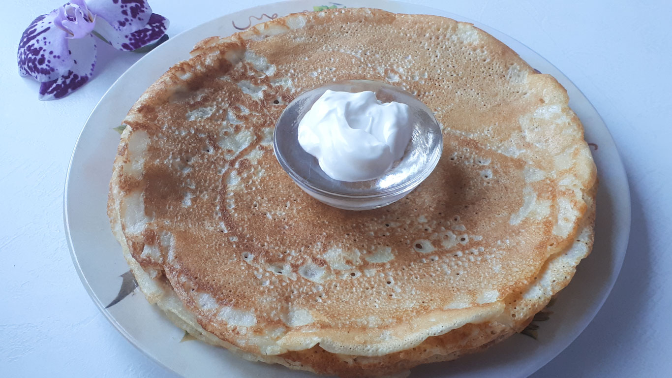 Очень вкусные блины на масленицу. Блины на кефире. Рецепт тонких блинов. Блины на кефире с кипятком. смотреть онлайн