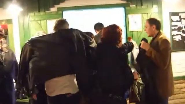 Просто весёлые пьяные люди смотреть онлайн