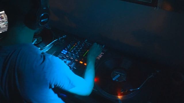 DJ Zelous - Groovy Tech House Mix! смотреть онлайн