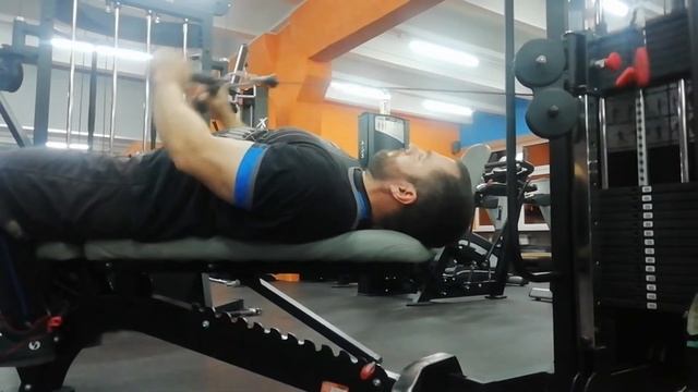 Жим штанги обратным хватом и многое другое. смотреть онлайн