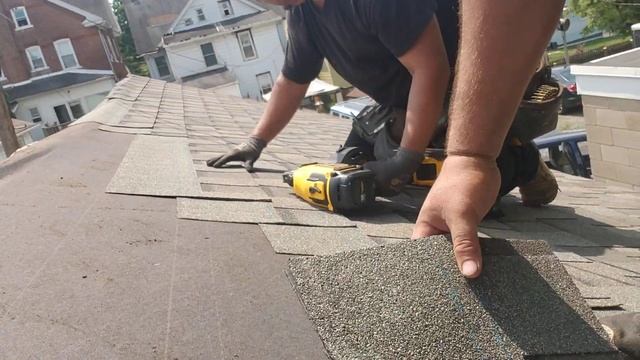 20v dewalt roofing nailer... смотреть онлайн