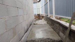 Подымаем уровень двора вокруг  дома. Отмостка We raise the level of the courtyard of a private hous
