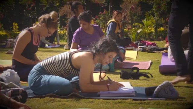 Online Yoga Teacher Training - Vinyasa Yoga Academy | RYT-200, 300 & 500 смотреть онлайн