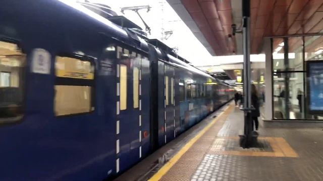 Синий РЭКС! Электропоезд ЭП2Д-0087 на станции Нижегородская смотреть онлайн