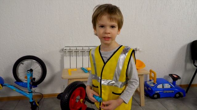 Детский снегоход из синего квадроцикла. Mat and Tommy для детей смотреть онлайн