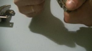 Разница между обычной петлей   и петлей с доводчиком