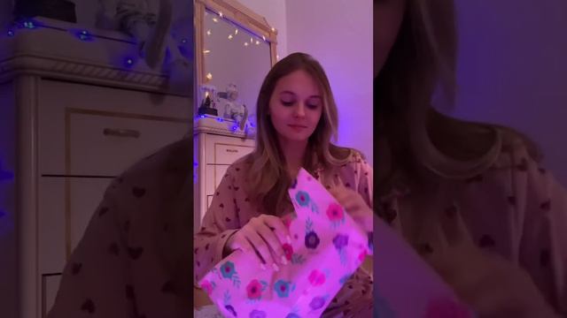Сочельник! Лучшие подарки адвентов уже завтра #адвенткалендарь #новыйгод #подарки #распаковка #духи смотреть онлайн