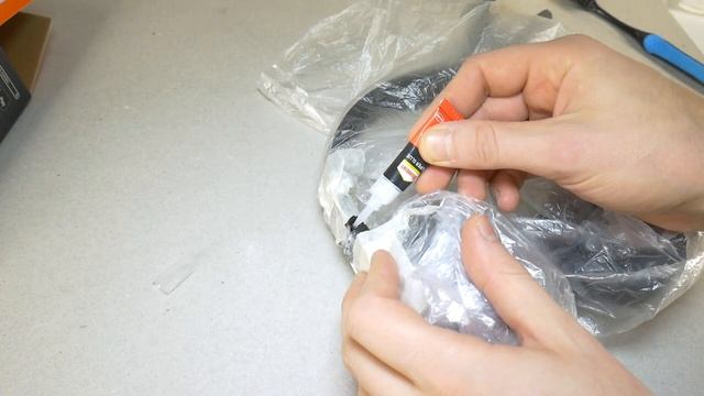 How to Glue Broken Headphones with Superglue [Baking Soda HACK] смотреть онлайн
