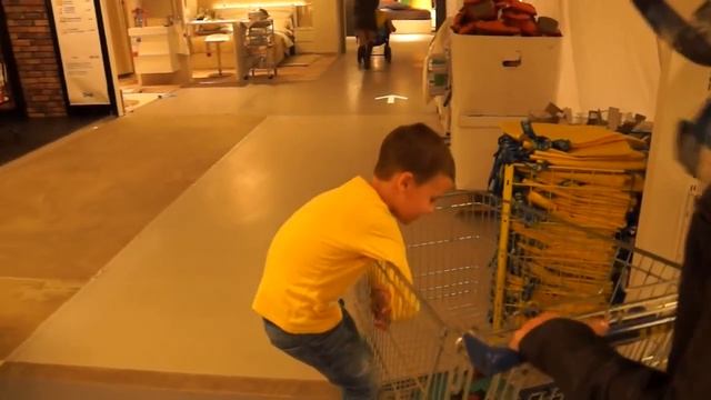 КокаЛайф в ИКЕЕ ? in SuperMarket Майнкрафт в Реальной Жизни Магазин Игрушек Лего смотреть онлайн