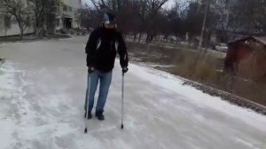 После замены тазобедренного сустава. Костыли.