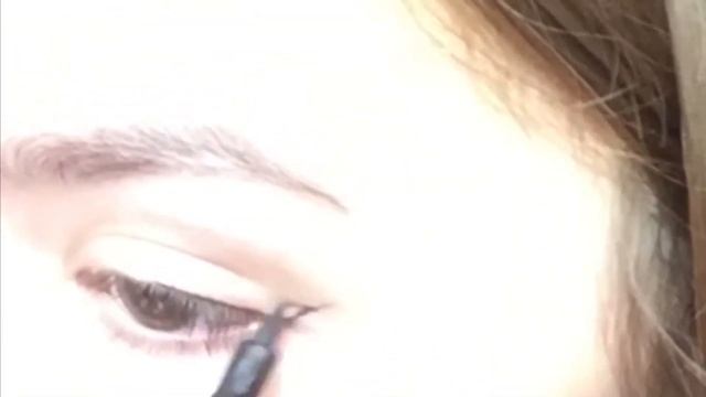 МОЁ ПЕРВОЕ ВИДЕО/МАКИЯЖ/КАК Я РИСУЮ СТРЕЛКИ смотреть онлайн
