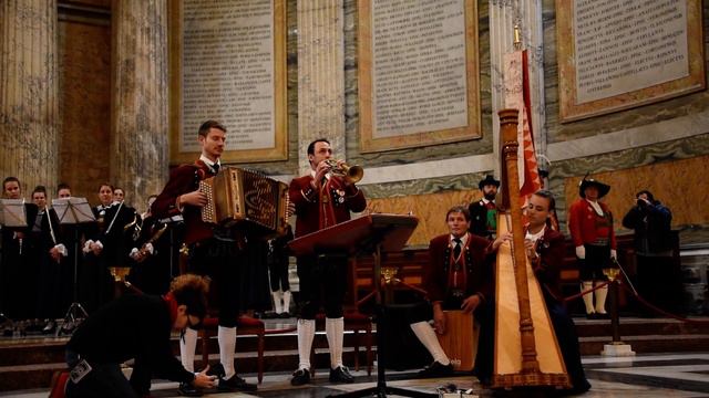 2018 12 19 San Paolo fuori le mura - Tirolerisch gspielt смотреть онлайн