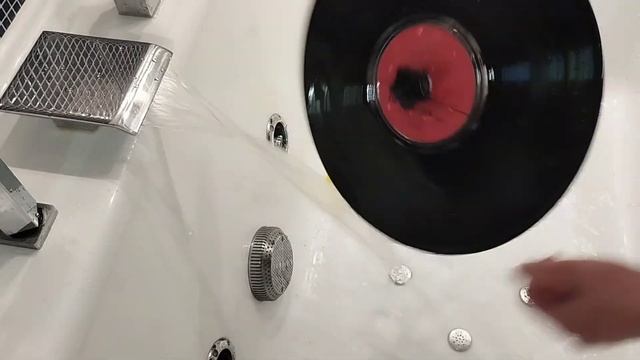 Мойка пластинок своими руками в прямом смысле #vinyl смотреть онлайн