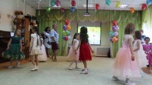 Идут Подружки