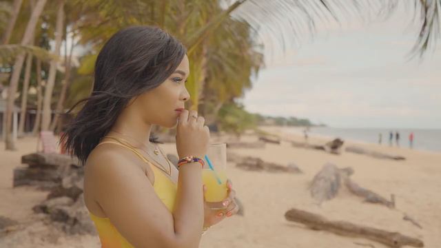 Beach Mood - (Guest Anaïs ONDO)