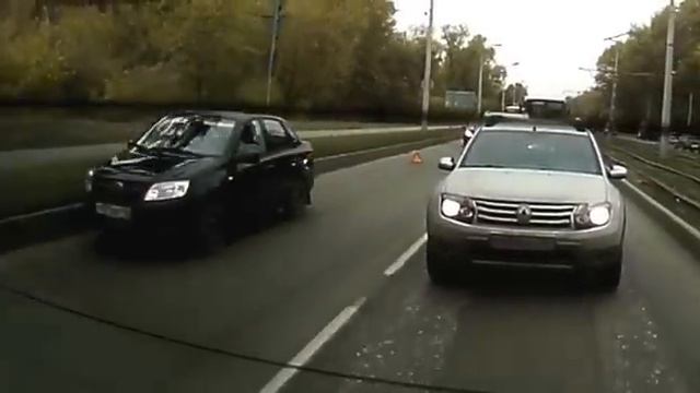 Пробка по дороге в кузнецк...... Машина стоит с разбитым стеклом смотреть онлайн