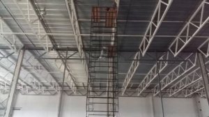 Электромонтаж, освещение склада, подъем светильника с помощью вышки туры. г. Новосибирск.