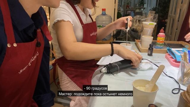Ан Пригласила Сделать Свечи. Вьетнам.