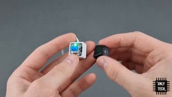 Обзор белой механической кнопки включения компьютера с зеленой подсветкой