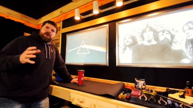 METAL CAVE {Episode VI} - Playing with feeling, customer picks up guitar, David Gilmour смотреть онлайн