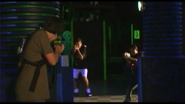Invasion Earth: Laser Tag Rules смотреть онлайн