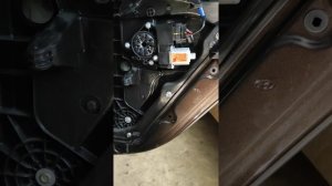 разборка задней двери на i40 продолжение