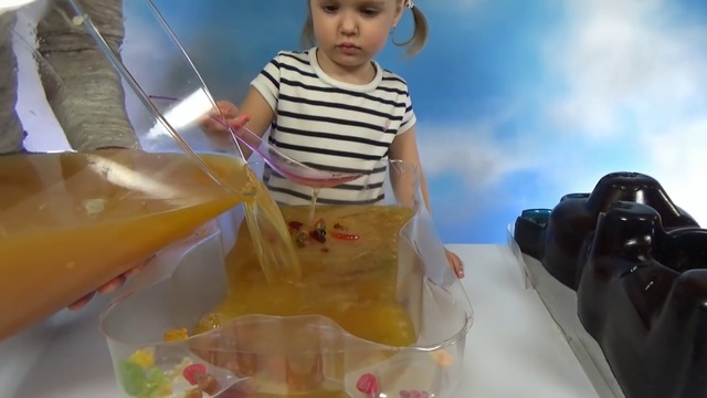 Огромный желейный Мега Медведь с мармеладными червяками делаем сами World Larges смотреть онлайн