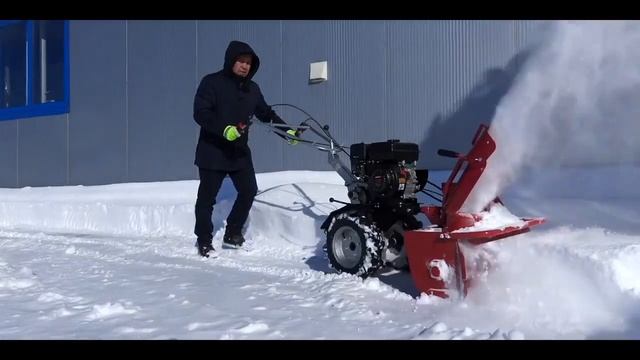 Мотоблок Мобил К МКМ 3 с навесным снегоуборщиком Мобил К СМ-0.6 в работе смотреть онлайн