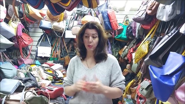 ИТАЛЬЯНСКИЕ СУМКИ У ОКСАНЫ 1 ЧАСТЬ КРОСС-БОДИ РЫНОК САДОВОД смотреть онлайн