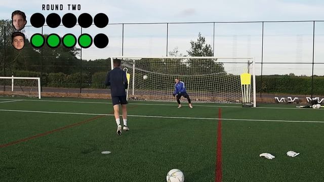 Penalty Challenge vs Hashtag Academy winner & now Professional footballer Scott Pollock! смотреть онлайн