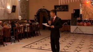 Веселый застольный конкурс для гостей на свадьбе, юбилей, новогодний корпоратив. Видео №10 из 23.