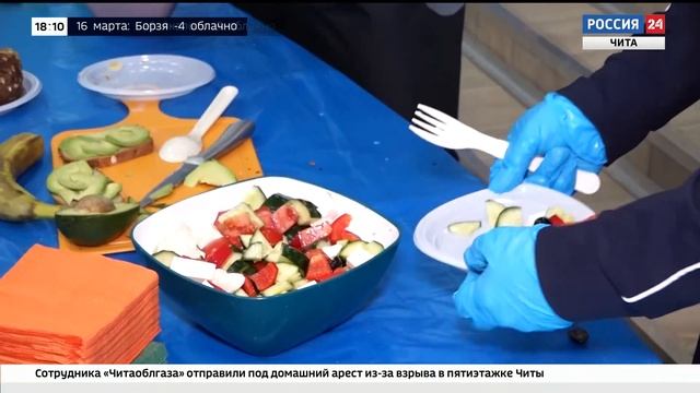 Чемпионы мира по боксу приготовили для учащихся читинской гимназии №21 полезный завтрак смотреть онлайн