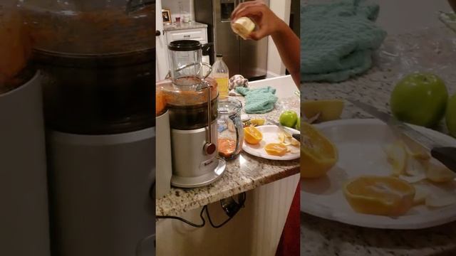 Tasty juicing recipe for kids. "Super Sunshine" смотреть онлайн