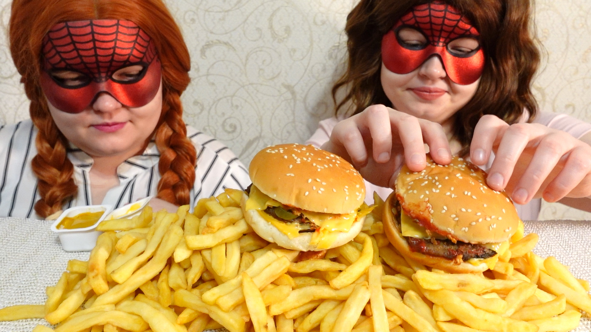 ASMR MUKBANG Burger King Чизбургер и Фри ASMR Eating Sounds No Talking Звуки Еды Мукбанг не Болталка смотреть онлайн