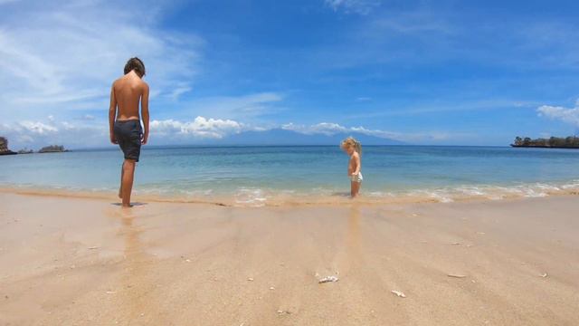 Pink Beach. Ломбок смотреть онлайн