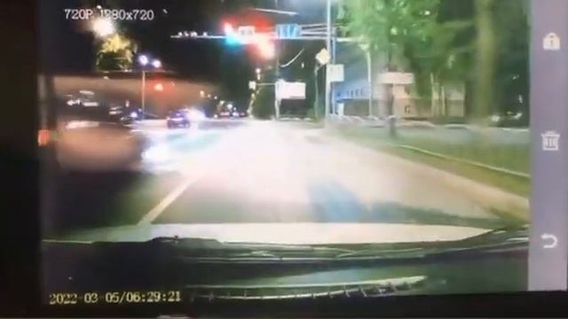 Момент дтп Ваз и Логан в Сыктывкаре смотреть онлайн