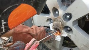 один из способов как открутить секретку на колесе..mp4