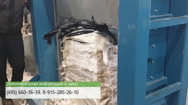 Видео работы гильотины ГГР-1000. Материал - пленка.