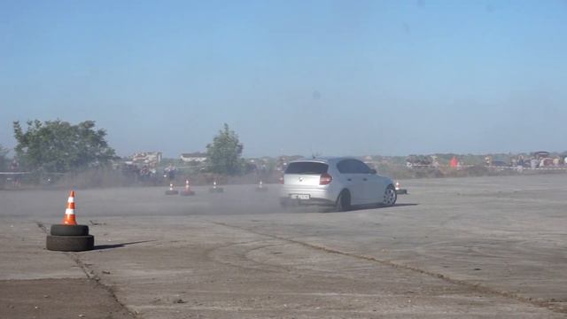 BMW 1 series E87. Drift. На стоке валю боком. Оторвал бампер) смотреть онлайн