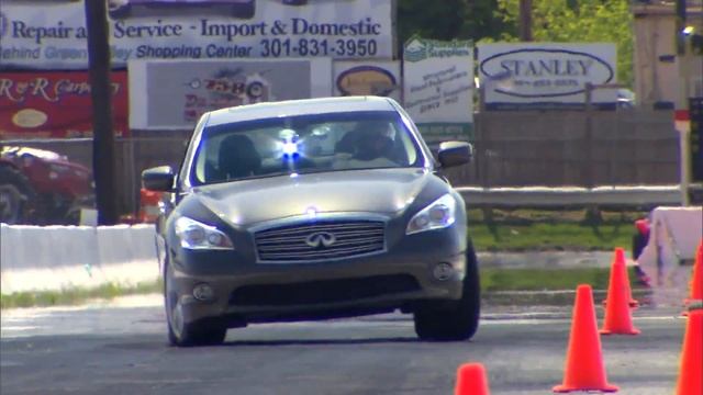 Road Test: 2012 Infiniti M35h смотреть онлайн