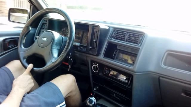 Ford Sierra manejando con un dedo смотреть онлайн