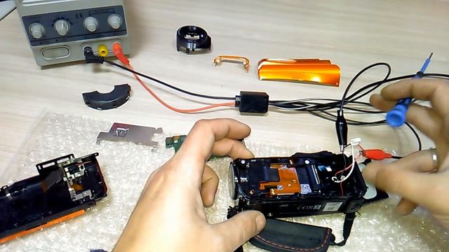 Взгляд изнутри на видеокамеру JVC GZ-R415DE смотреть онлайн