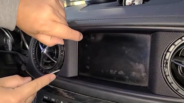 How to Remove Display / Monitor from 2013 Mercedes SL550 for Repair. смотреть онлайн