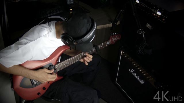 Guthrie Govan - Larry Carlton style jam + improv смотреть онлайн