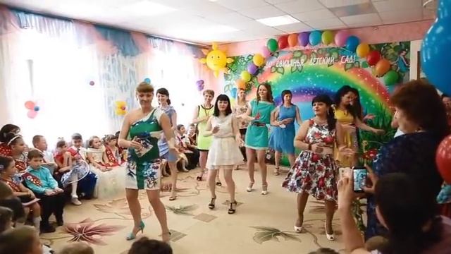Флешмоб родителей, выпускной д/с № 173 смотреть онлайн