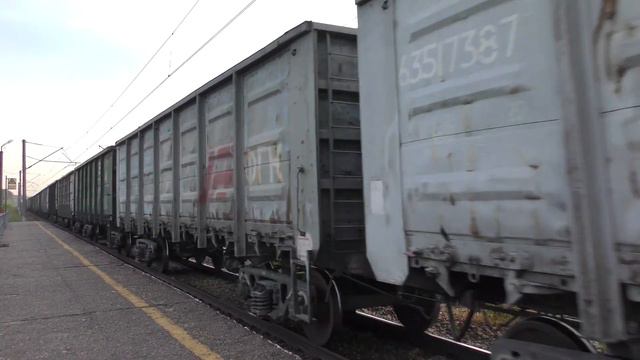 Электровозы 2ЭС5К-511 и ВЛ80С-2713 с грузовыми поездами смотреть онлайн
