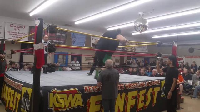 BODY SLAM MATCH! 400+lb Man Child w/Freek vs Big Country Matt McGraw! смотреть онлайн