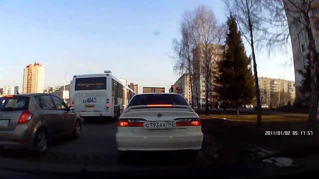 Кемерово, "Вежливый" водитель на Хонде.avi смотреть онлайн