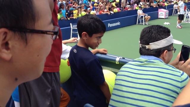 Vyom watching Roger Federer at 2012 US Open смотреть онлайн